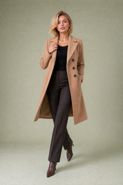 Manteau long ceinturé à col tailleur | Vue en mouvement | Lounelle Paris