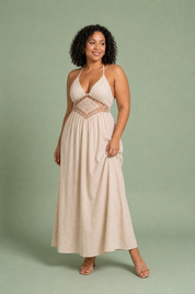 Robe longue Beige col halter | Porté sur une autre silhouette | Lounelle Paris