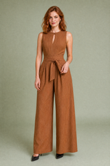 Stribet jumpsuit med markeret talje
