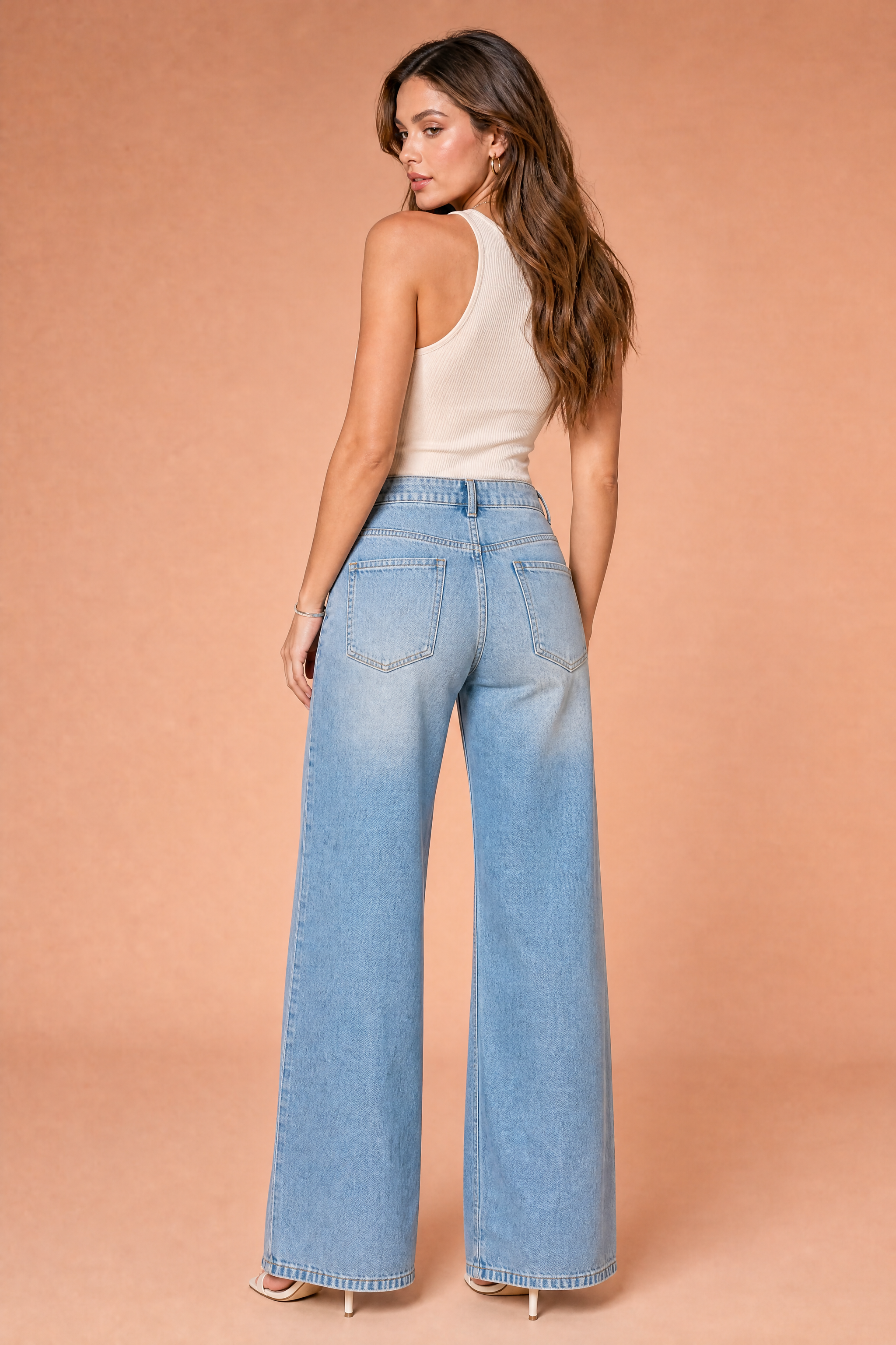 Jean bleu clair ample taille mi-haute | Vue de dos | Lounelle Paris