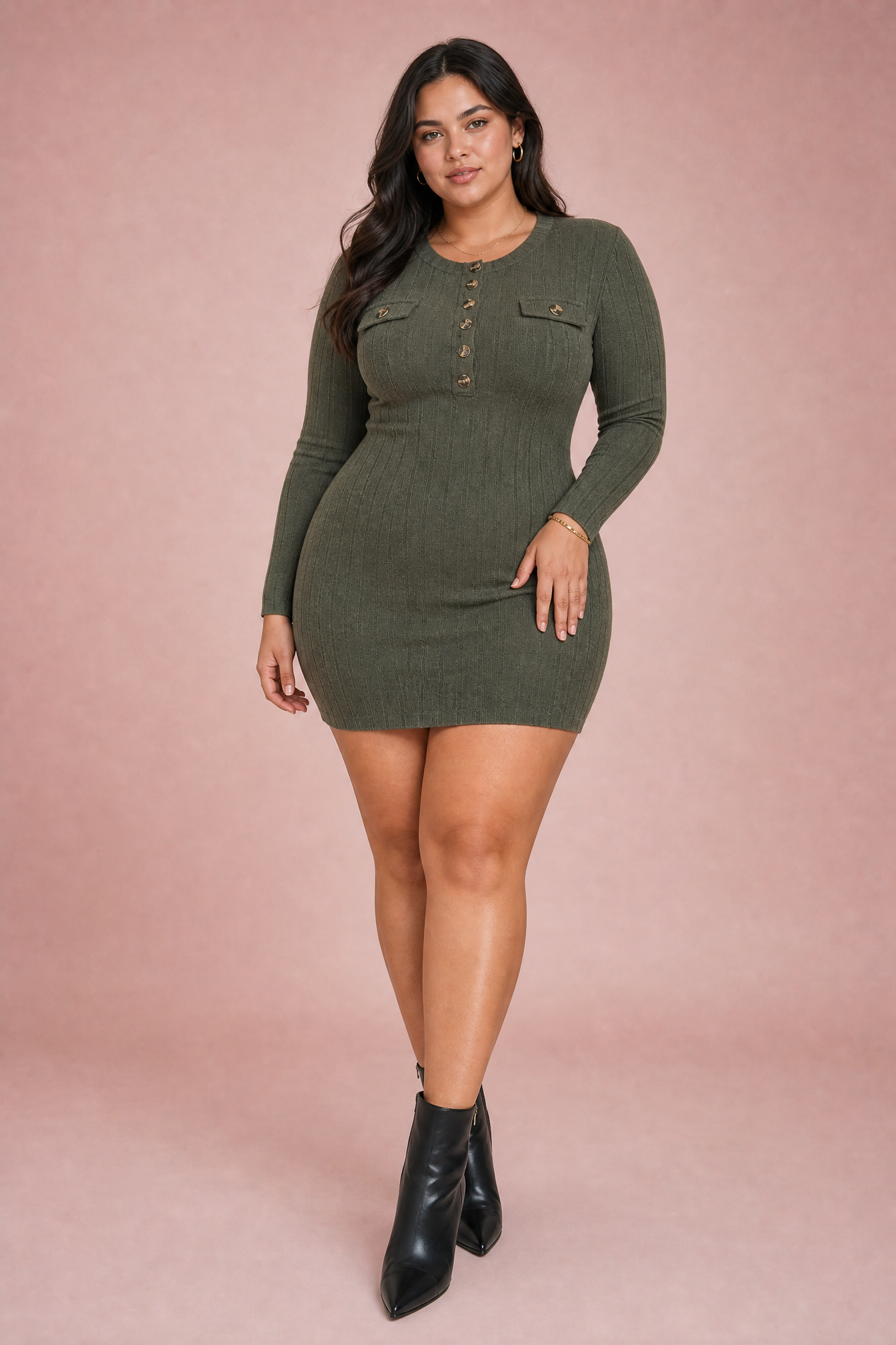 Robe pull vert armée côtelée moulante | Porté sur une silhouette plus ronde | Lounelle Paris