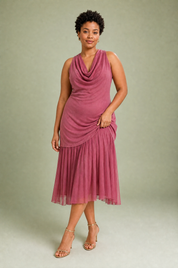 Robe rose drapée sans manches | Porté sur une autre silhouette | Lounelle Paris