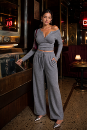 Ensemble col V et pantalon large | Deuxième photo lifestyle | Lounelle Paris
