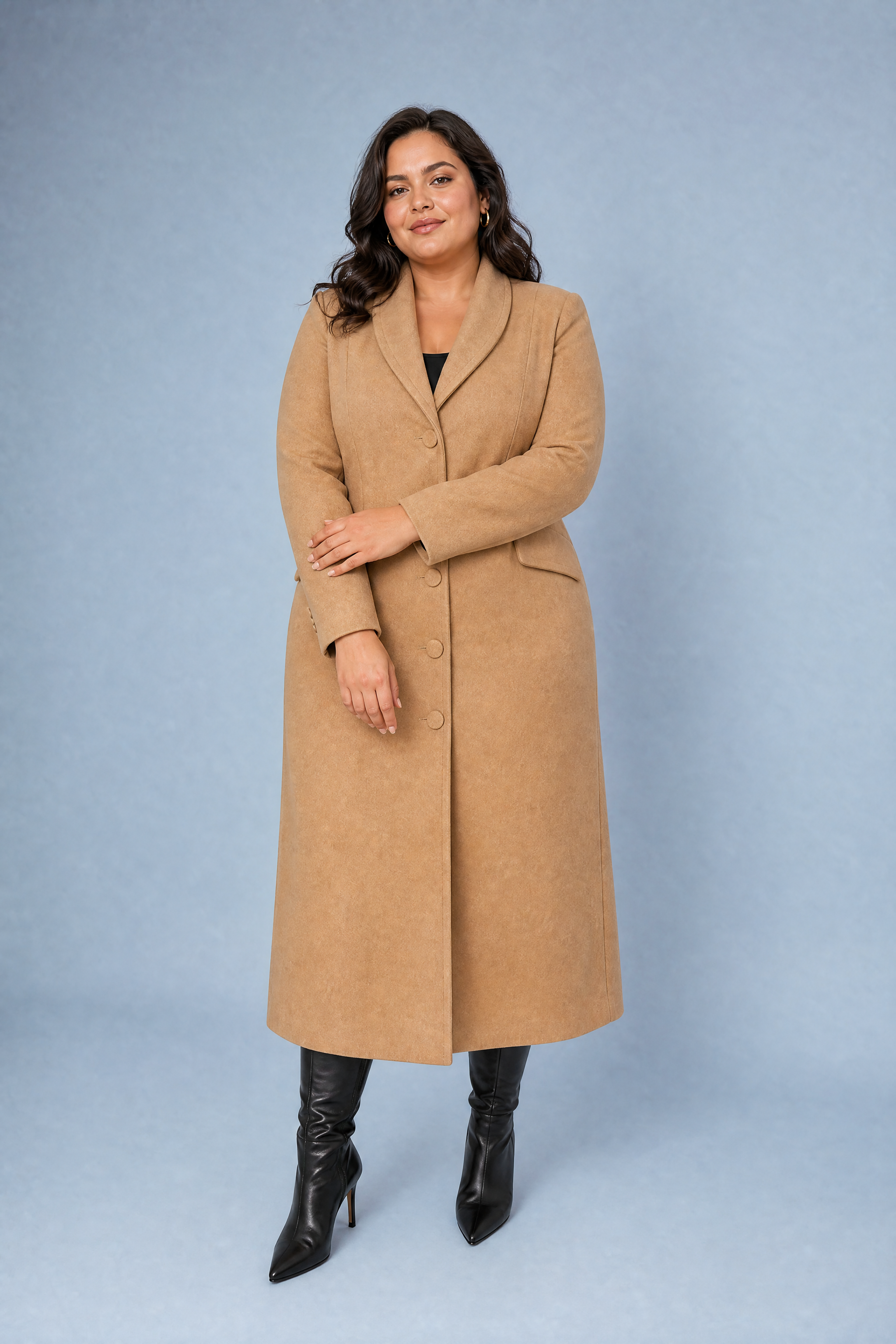 Manteau long cintré à col tailleur | Porté sur une silhouette plus ronde | Lounelle Paris