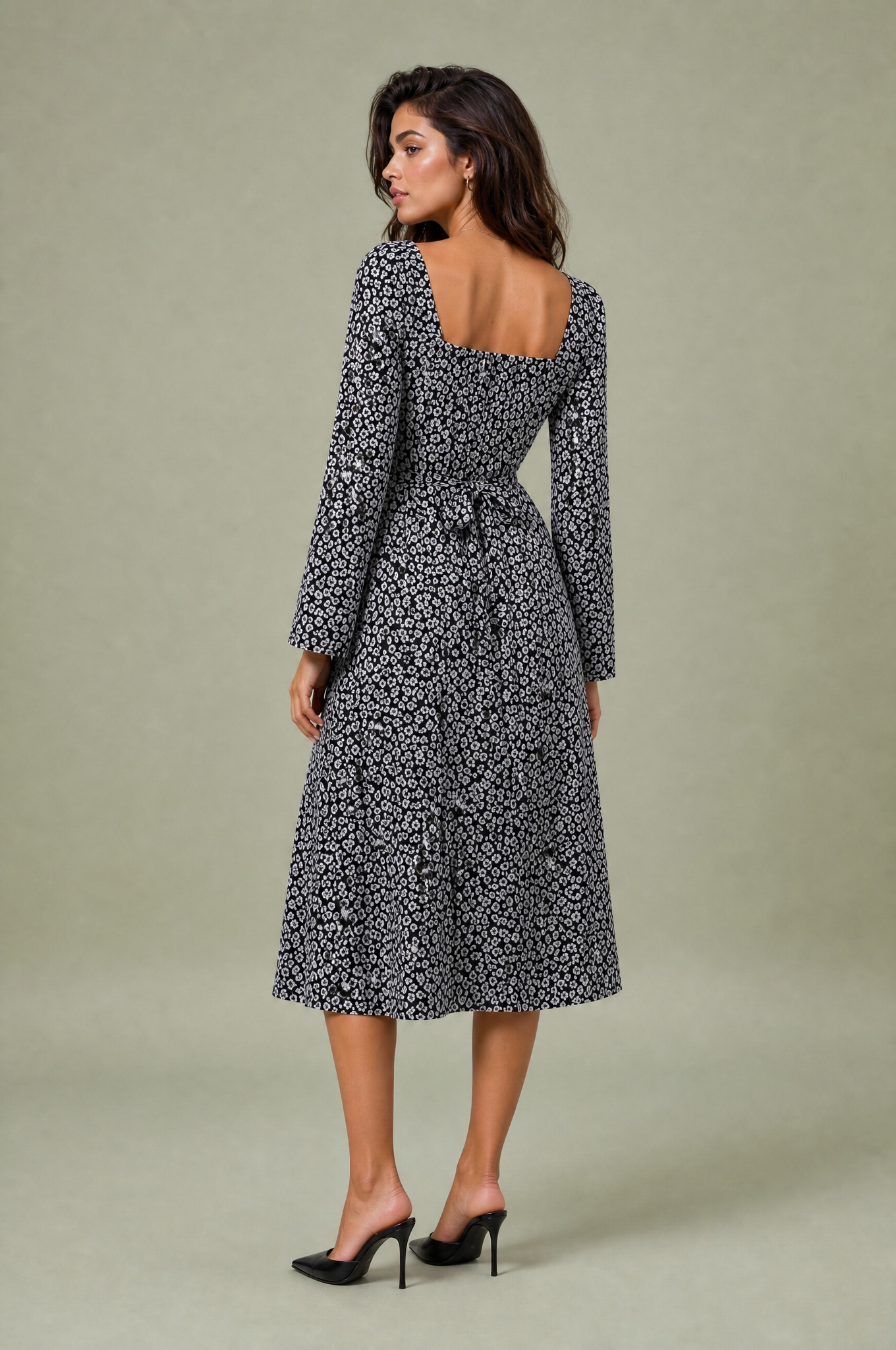 Robe noire à fleurs dos ouvert | Vue de dos | Lounelle Paris