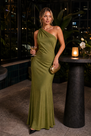 Robe vert olive asymétrique dos nu | Deuxième photo lifestyle | Lounelle Paris