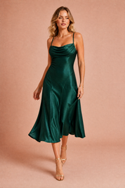 Robe longue vert foncé dos lacé | Vue en mouvement | Lounelle Paris