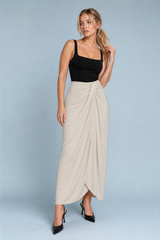 Bærbar draperet beige nederdel
