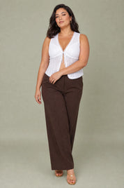 Blouse blanche col V dentelle | Porté sur une autre silhouette | Lounelle Paris
