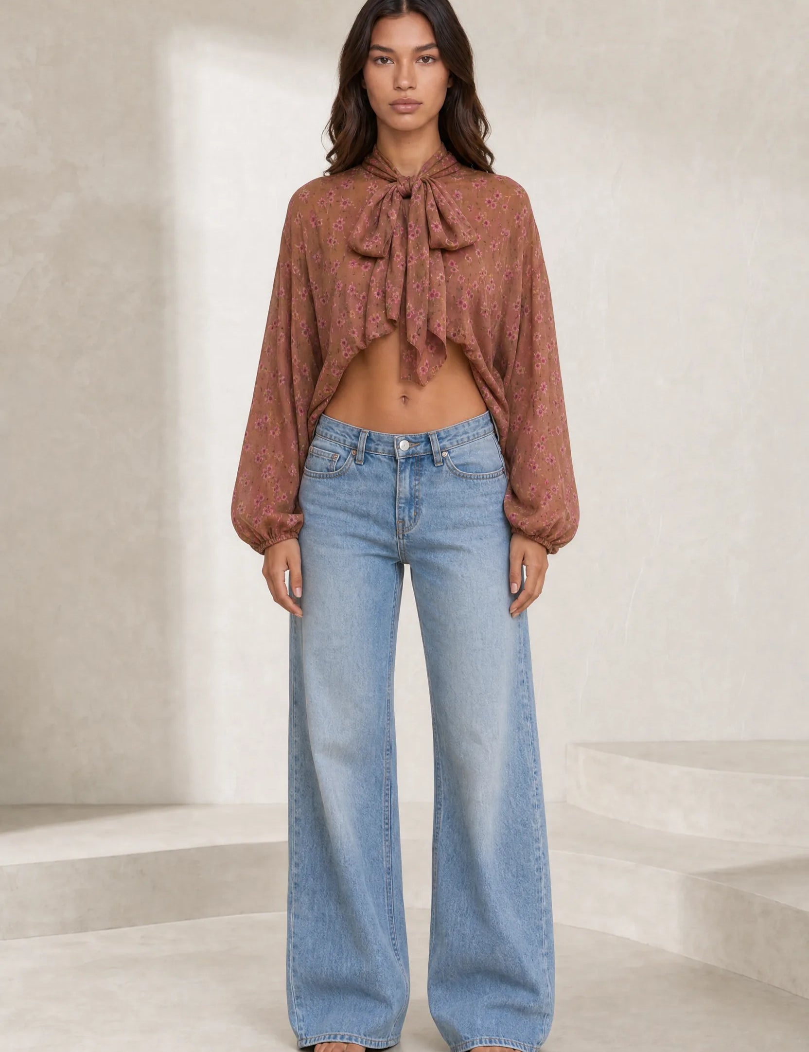 Blouse marron fleurie col lavallière | Lounelle Paris
