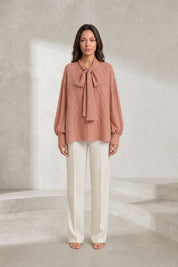 Blouse rouge orangée à rayures lavallière | Lounelle Paris