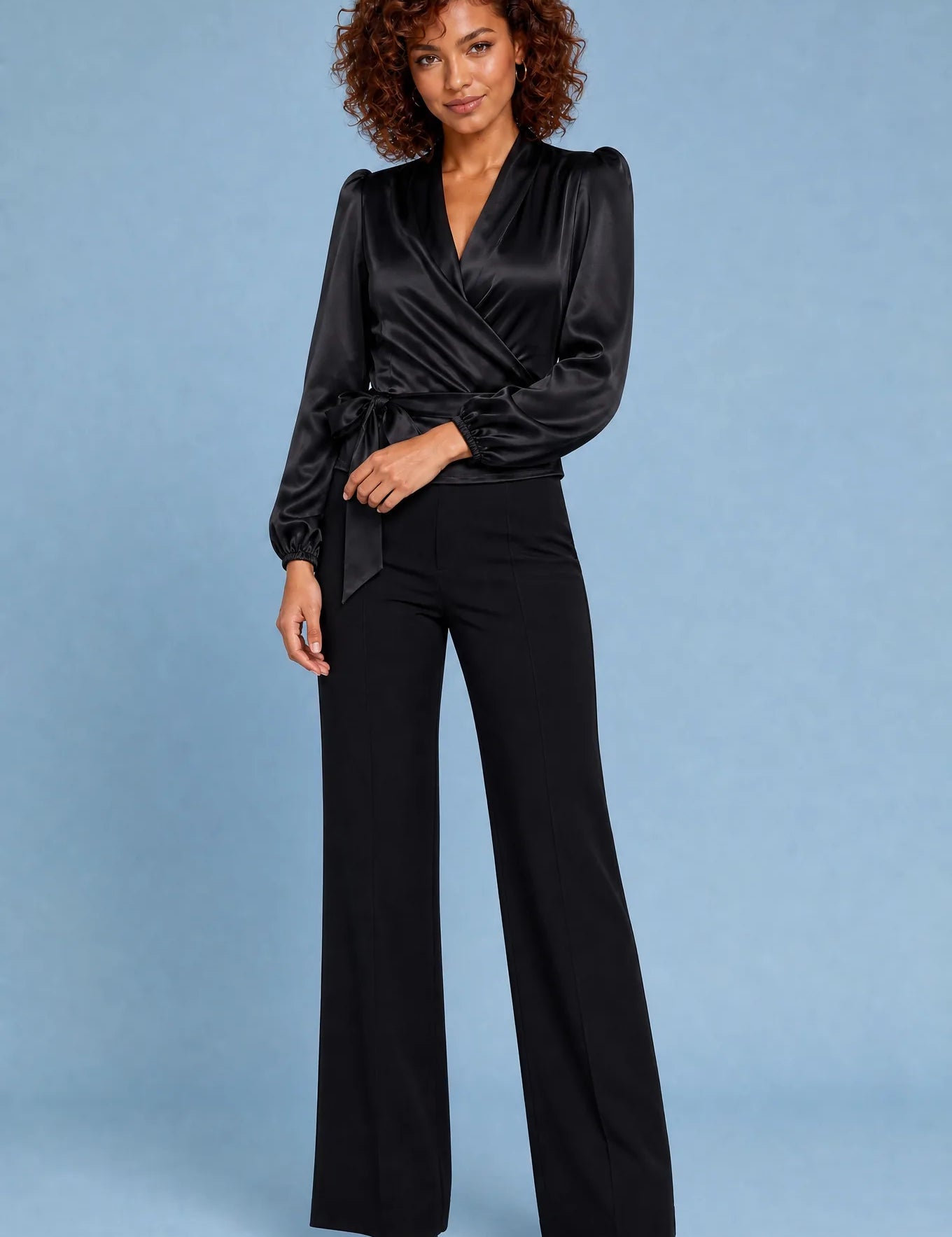 Blouse satinée cache-cœur | Variante Noir | Lounelle Paris