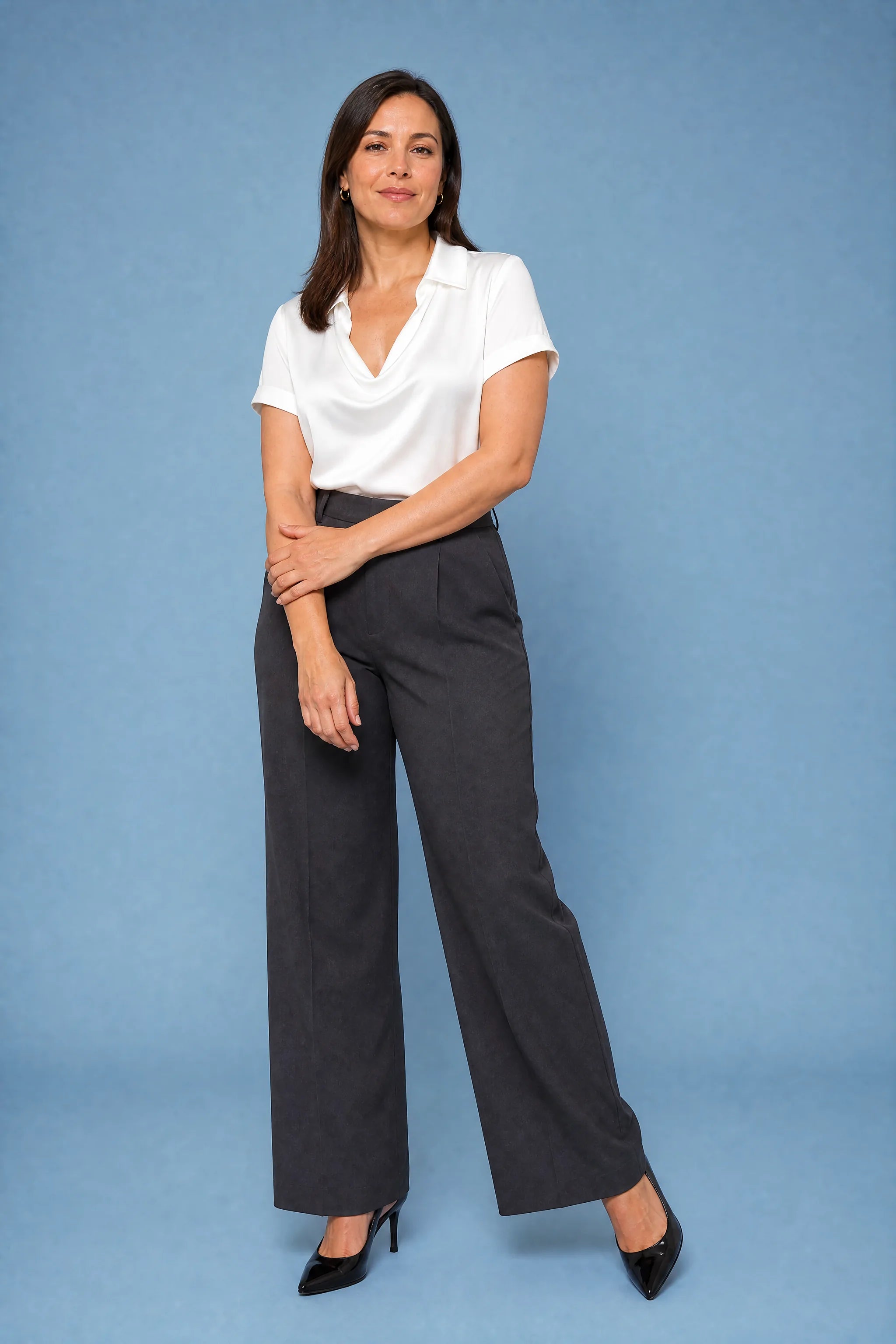 Blouse satinée encolure drapée | Porté sur une autre silhouette | Lounelle Paris