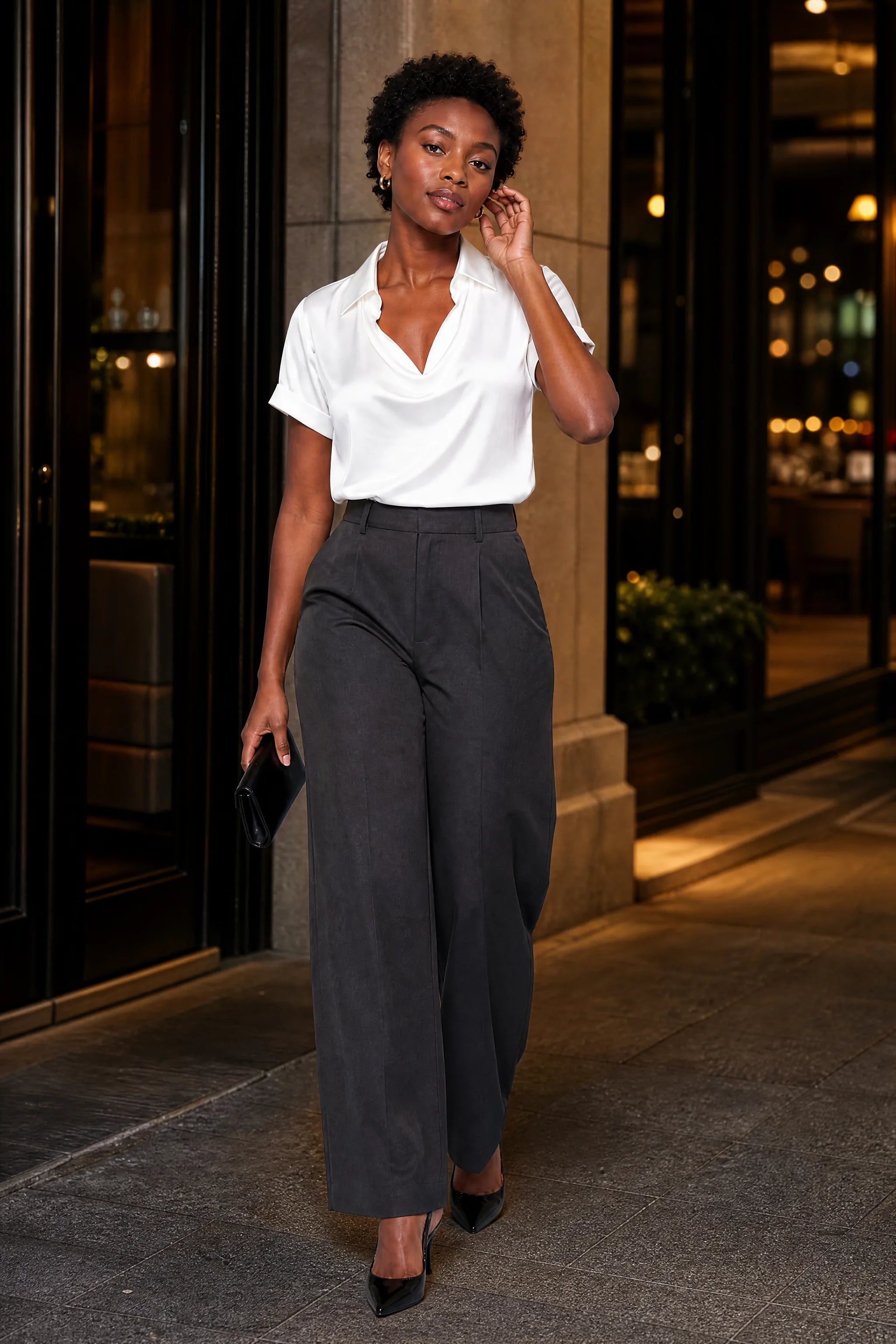 Blouse satinée encolure drapée | Deuxième photo lifestyle | Lounelle Paris