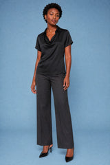 Satinbluse med draperet hals