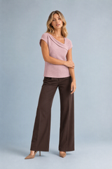 Asymmetrisk draperet beige T-shirt