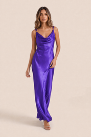 Robe violette satinée dos nu | Vue en mouvement | Lounelle Paris