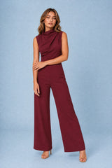 Flydende jumpsuit med draperet krave