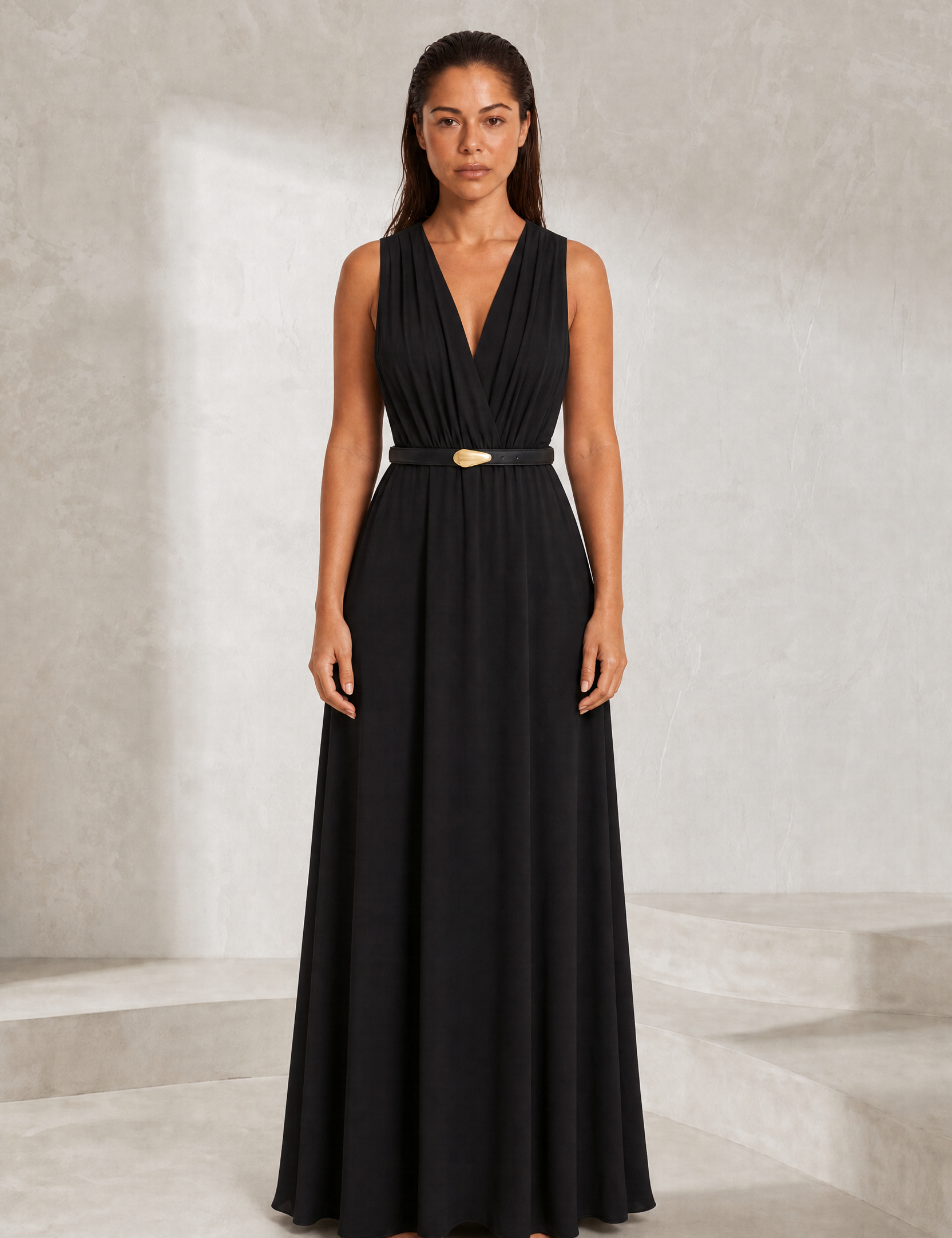 Robe noire col V ceinturée | Lounelle Paris