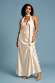 Robe champagne satinée dos nu | Porté sur une autre silhouette | Lounelle Paris