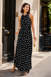 Robe noire à pois col halter | Photo lifestyle | Lounelle Paris