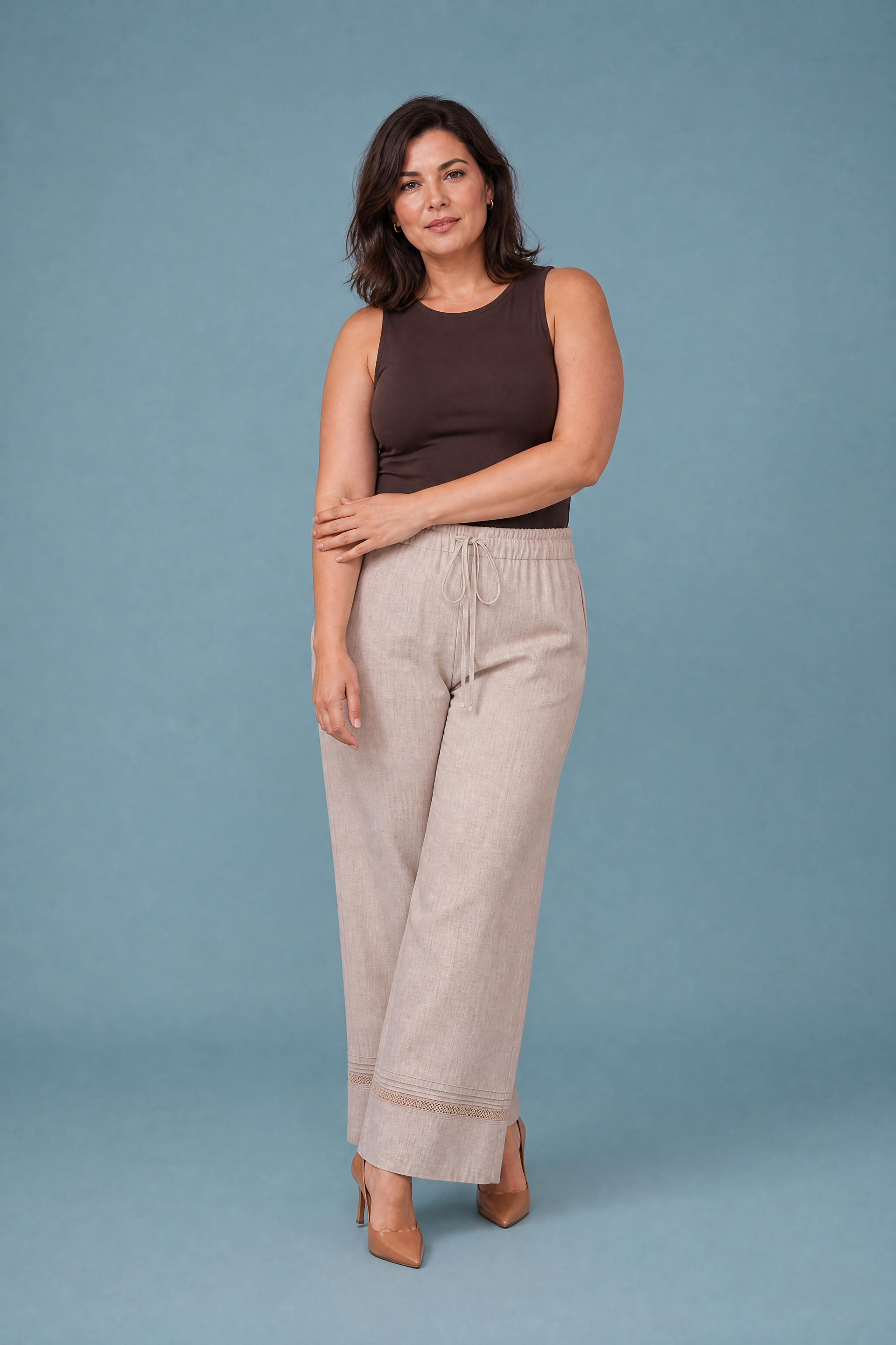Pantalon large beige taille haute | Porté sur une silhouette plus ronde | Lounelle Paris