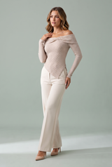 Beige asymmetrisk top med blottede skuldre