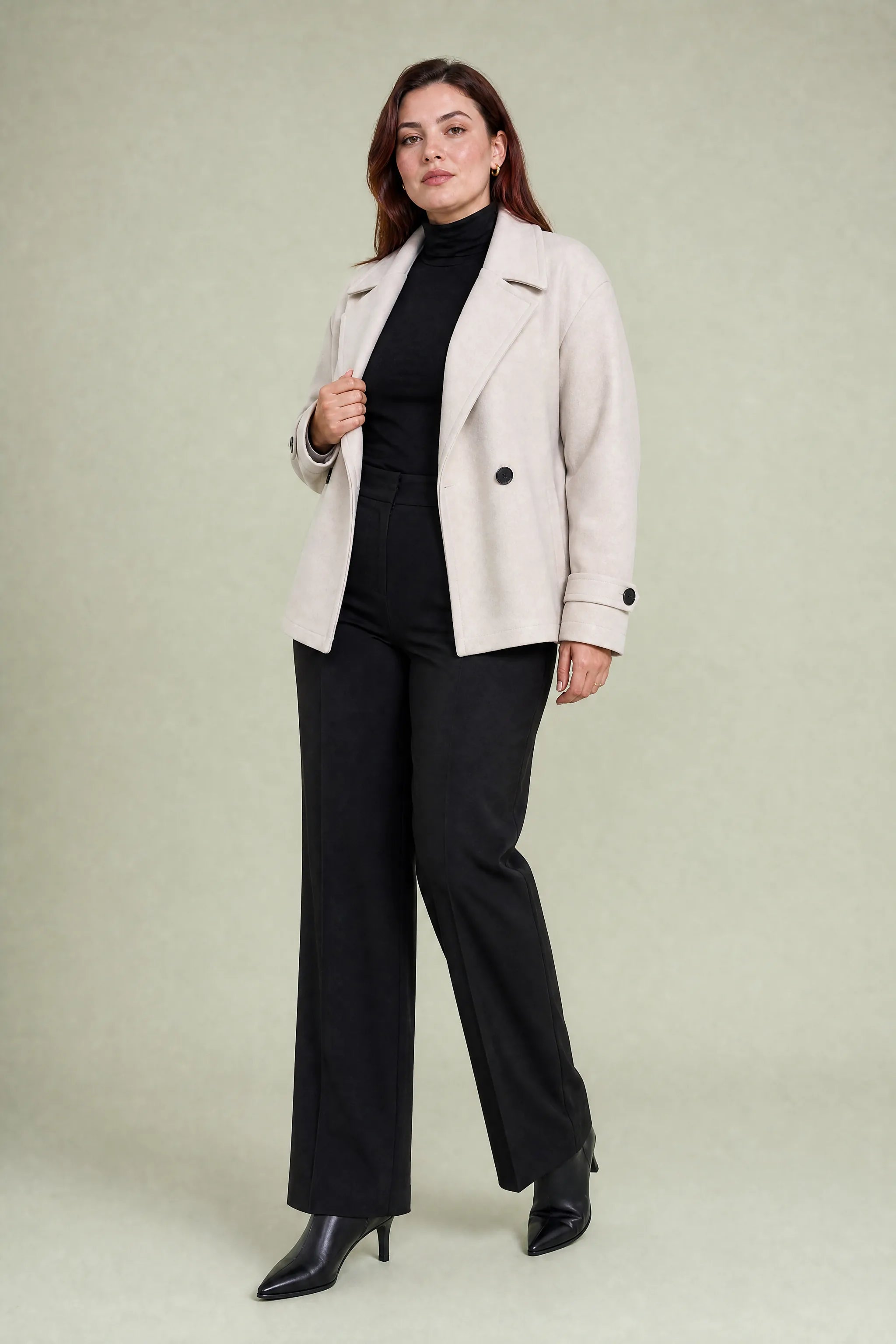 Manteau court écru double boutonnage | Porté sur une autre silhouette | Lounelle Paris