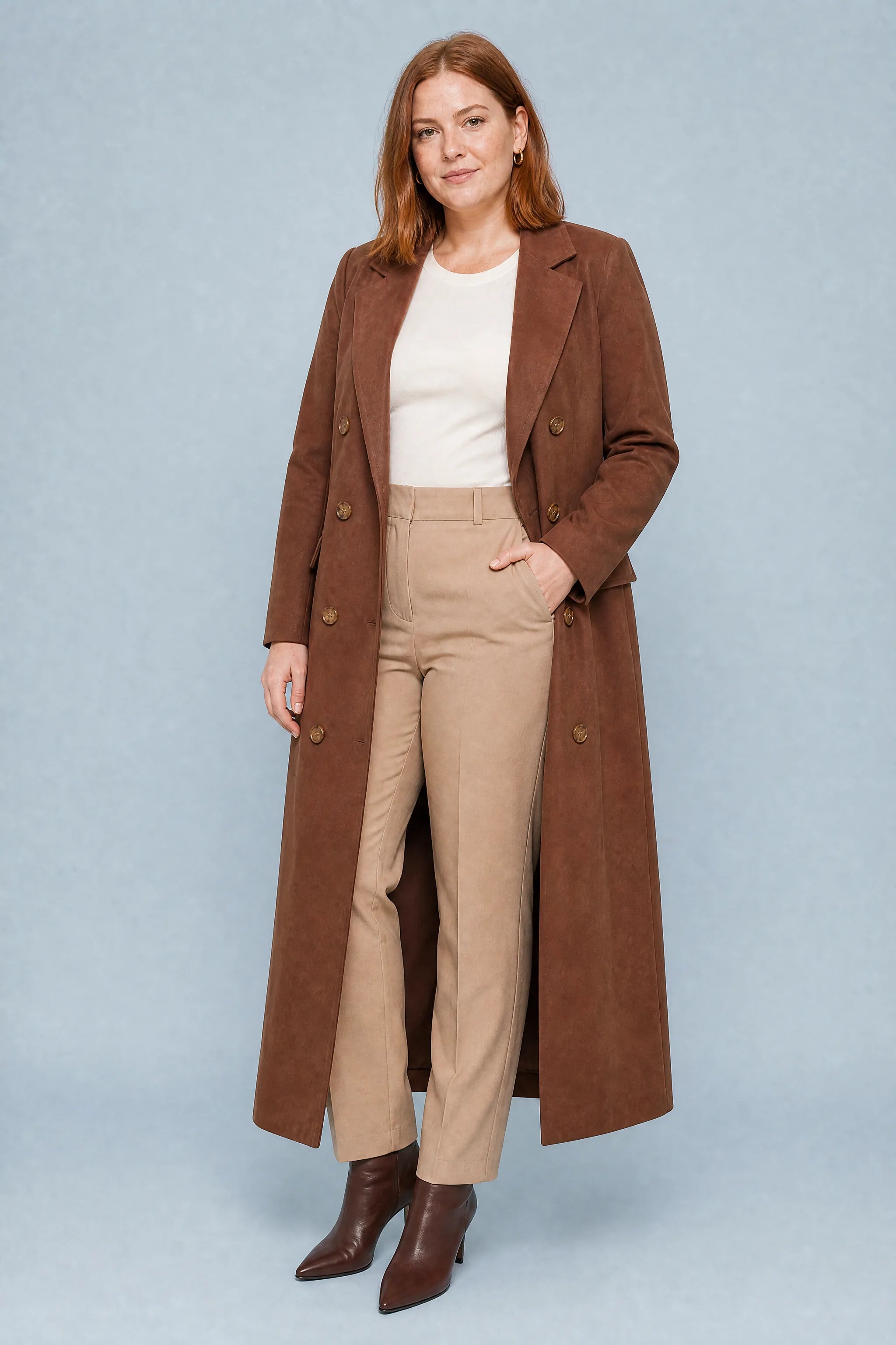 Manteau long marron effet suédine | Porté sur une autre silhouette | Lounelle Paris