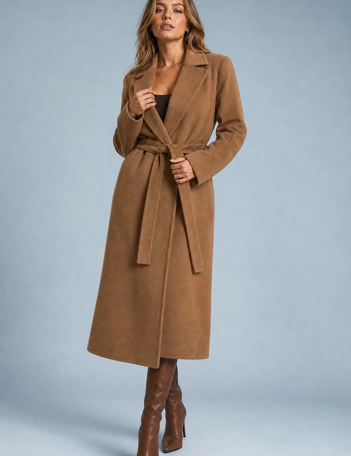 Manteau long marron foncé ceinturé | Vue de face | Lounelle Paris