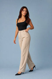 Pantalon beige coupe droite plissé | Vue de face | Lounelle Paris