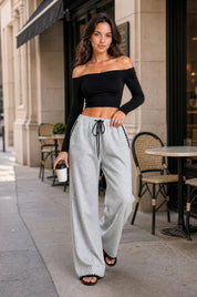 Pantalon gris large taille haute | Photo lifestyle | Lounelle Paris