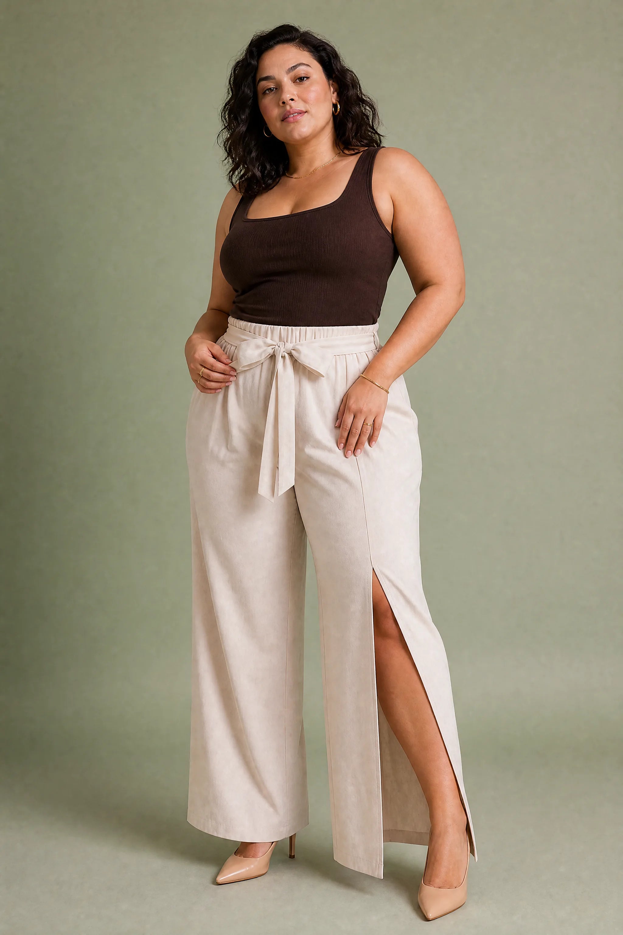 Pantalon large taille haute fendu | Porté sur une silhouette plus ronde | Lounelle Paris