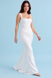 Robe longue blanche froncée à encolure carrée | Vue en mouvement | Lounelle Paris