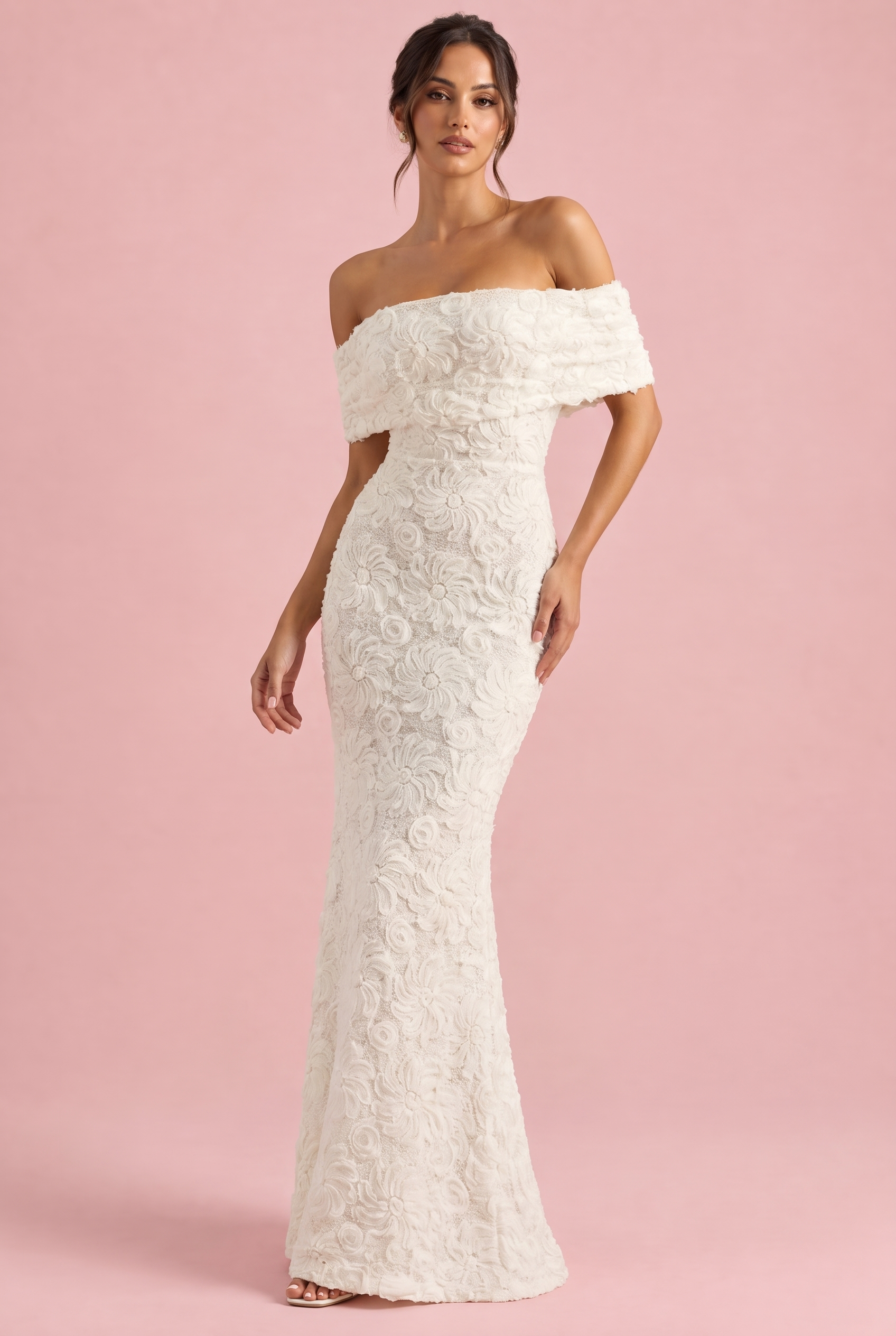 Robe longue blanche en dentelle à encolure Bardot | Vue rapprochée | Lounelle Paris