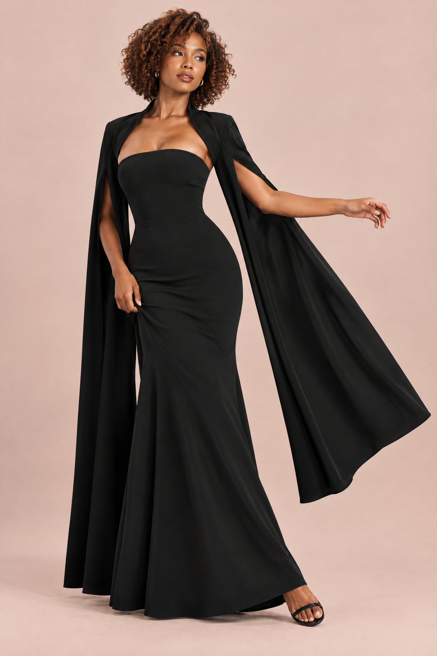 Robe longue noire à encolure carrée et manches cape | Vue en mouvement | Lounelle Paris