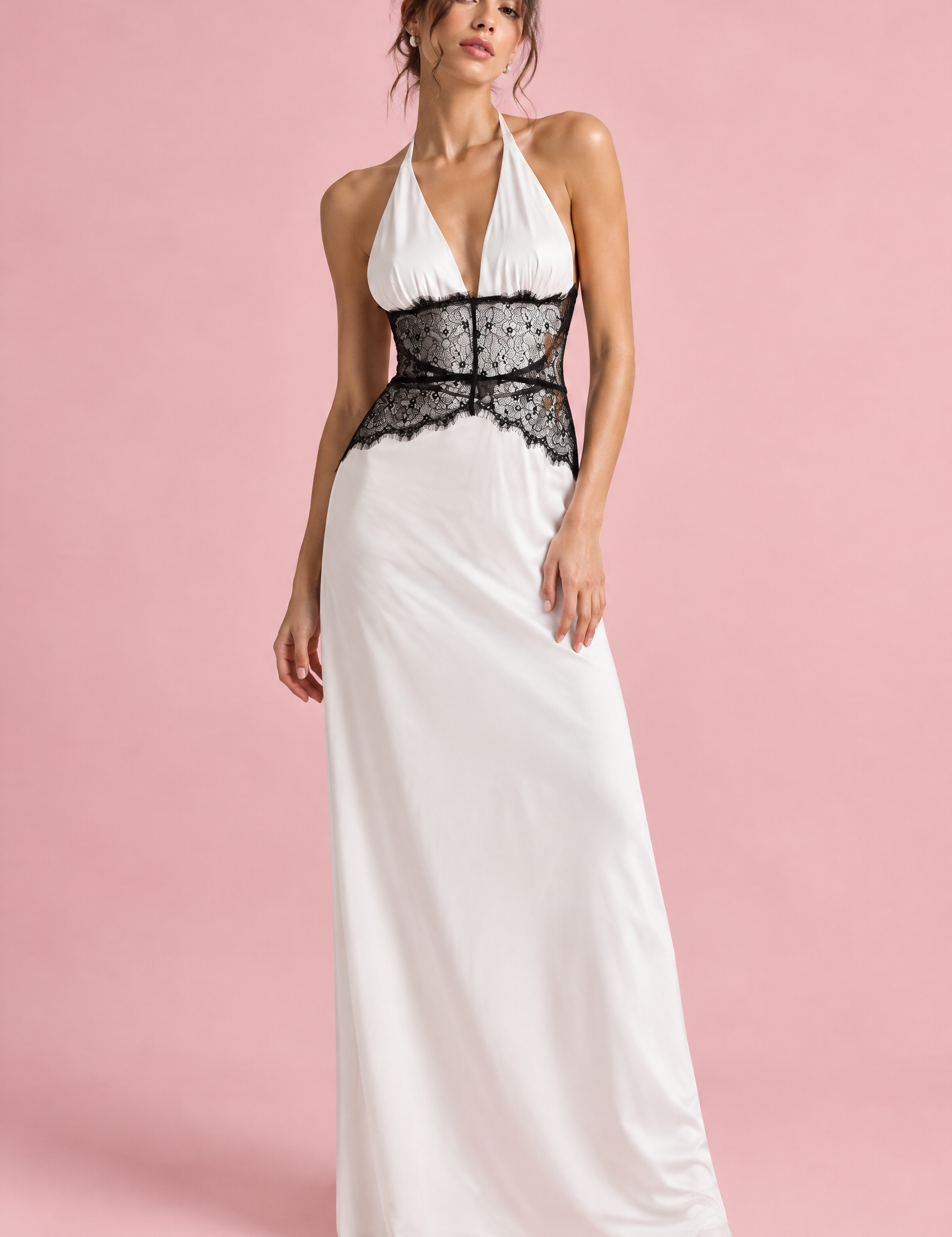 Robe longue blanche à encolure américaine et empiècement en dentelle | Vue de face | Lounelle Paris