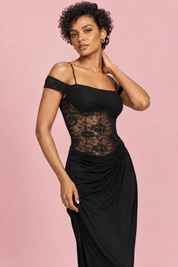 Robe longue noire en dentelle froncée | Vue rapprochée | Lounelle Paris