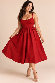 Robe midi rouge plissée évasée | Porté sur une autre silhouette | Lounelle Paris