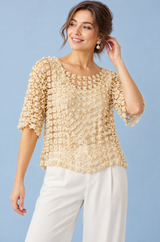 Beige top med perleudsmykning og broderi