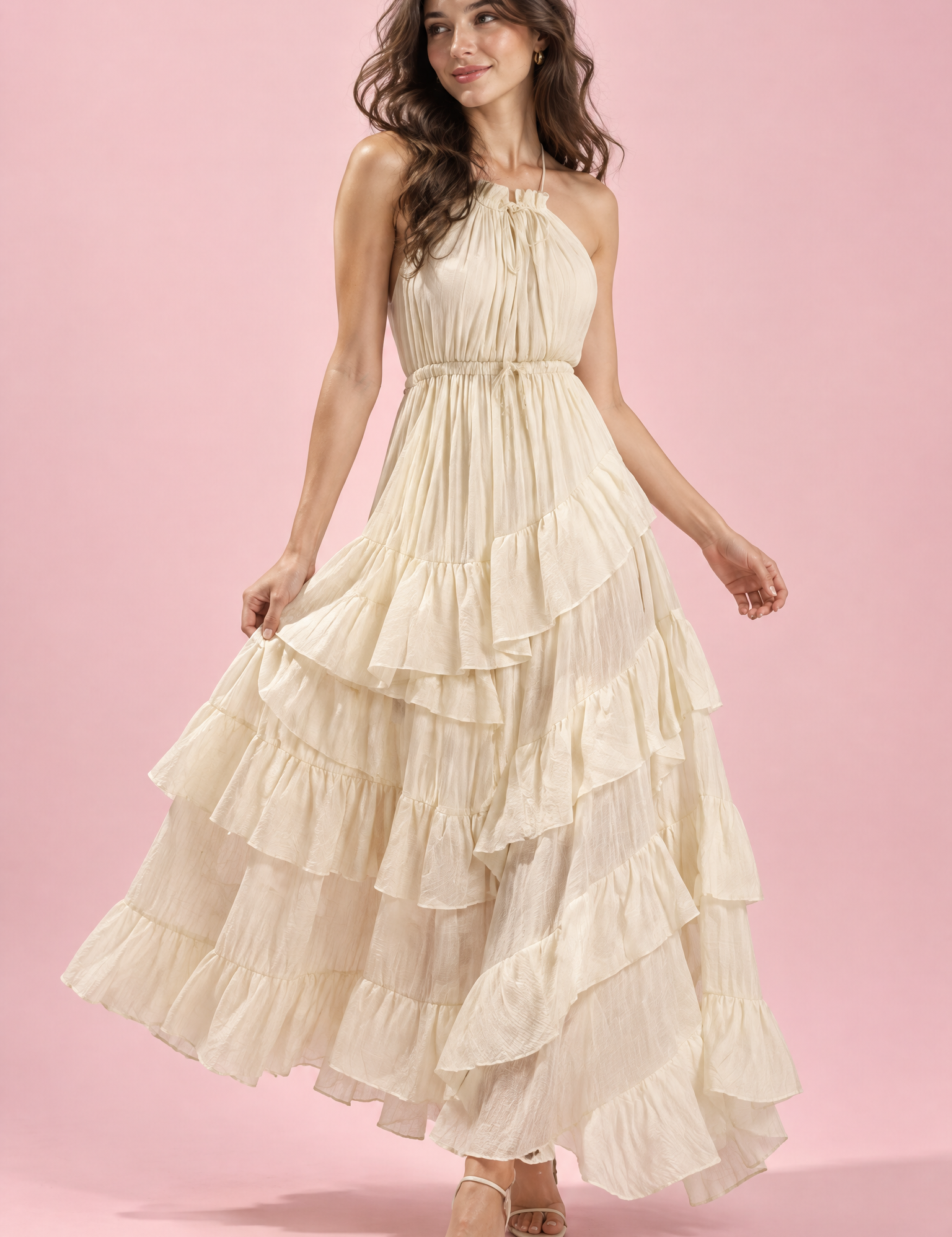Robe longue beige à décolleté plongeant, volants et fente haute devant | Vue de face | Lounelle Paris
