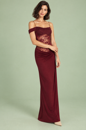Robe longue bordeaux à empiècements en dentelle | Vue de face | Lounelle Paris