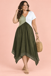 Robe midi verte asymétrique à col V | Porté sur une silhouette plus ronde | Lounelle Paris