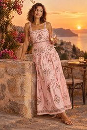 Robe longue rose fleurie à volants | Deuxième photo lifestyle | Lounelle Paris