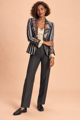 Blå figursyet blazer med blomster og striber