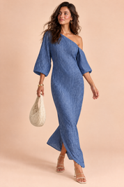 Robe asymétrique bleue à épaule dénudée | Vue en mouvement | Lounelle Paris