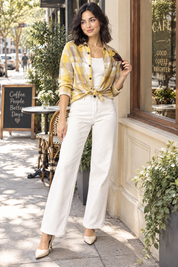 Chemise oversize boutonnée à carreaux jaune | Photo lifestyle | Lounelle Paris