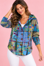 Gilet bleu à capuche boutonné | Vue rapprochée | Lounelle Paris