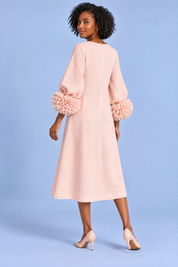 Robe midi rose coupe trapèze à manches bouffantes | Vue de dos | Lounelle Paris