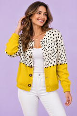 Blomstret cardigan med knapper i gul
